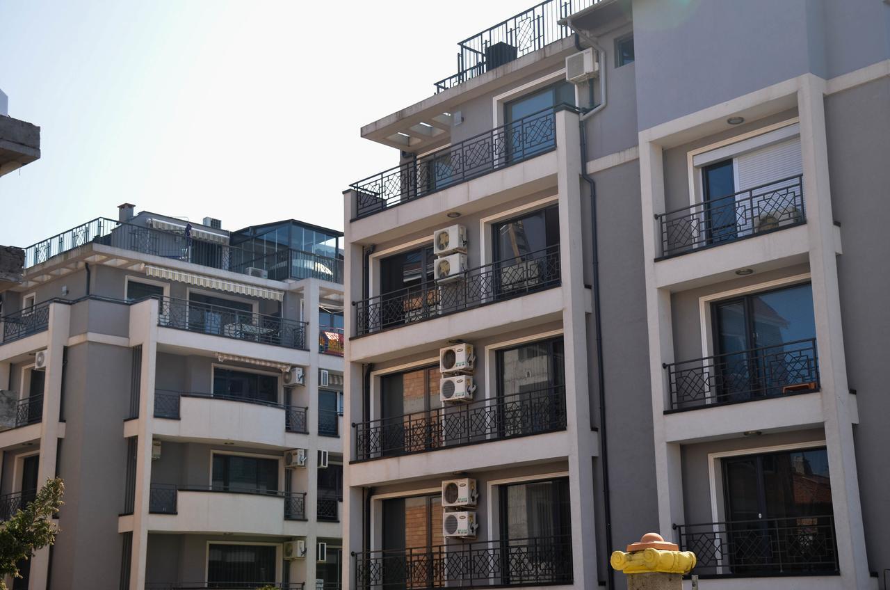 Ivanovi Apartments Бургас Экстерьер фото