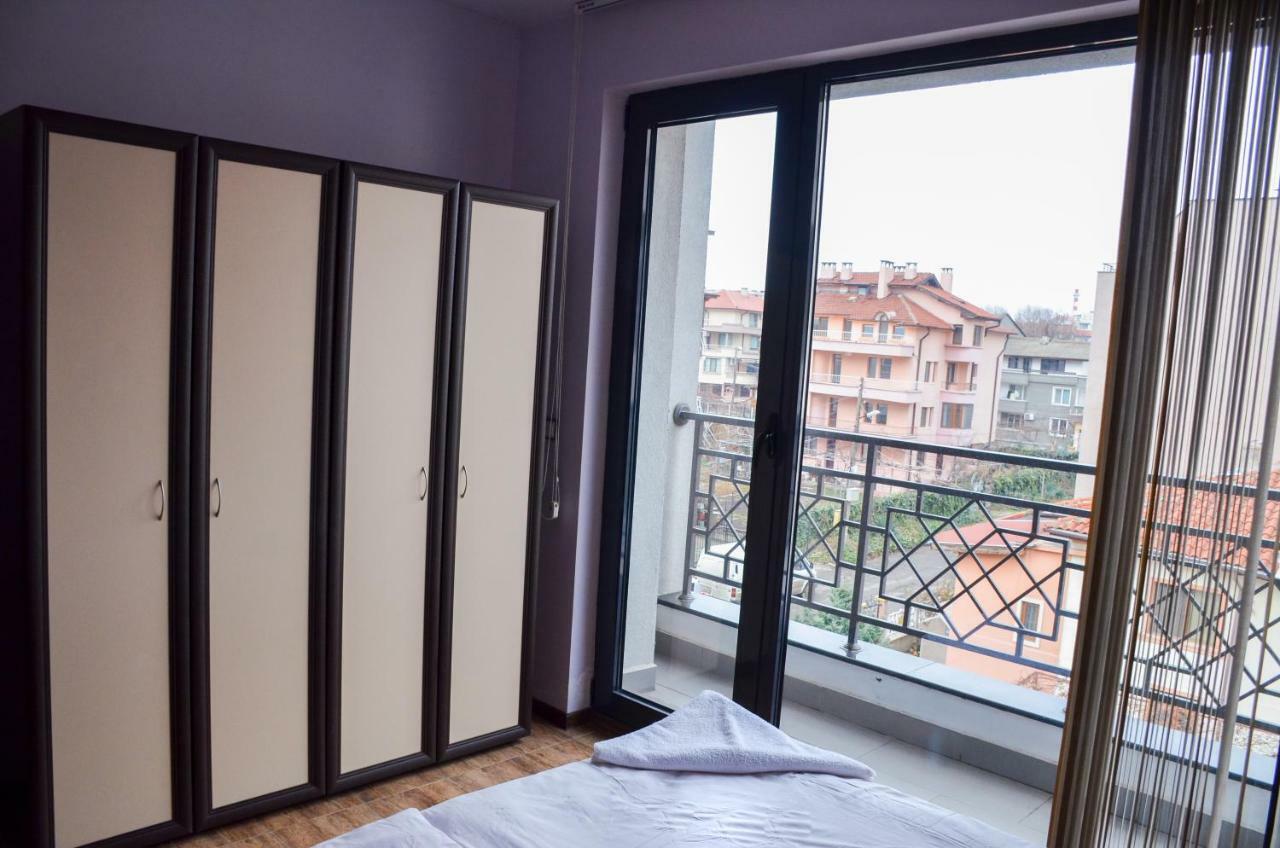 Ivanovi Apartments Бургас Экстерьер фото