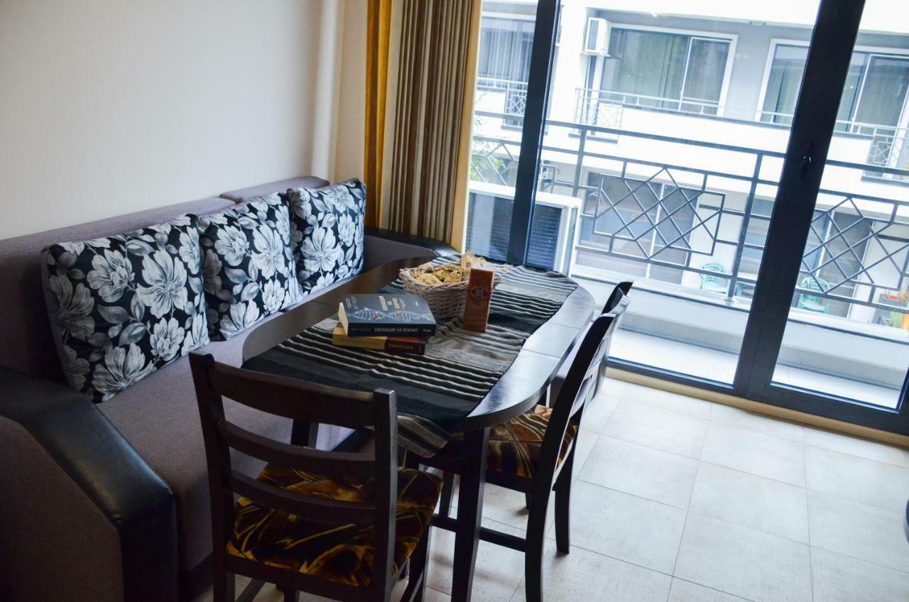 Ivanovi Apartments Бургас Экстерьер фото